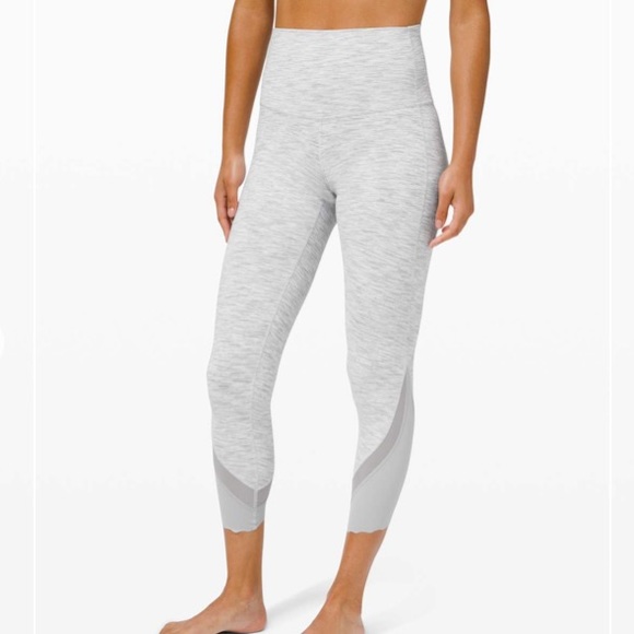 🔥 Lululemon Wunder Under 23” White Motif Size 4 or 6 - Picture 3 of 14